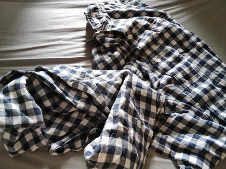 パジャマを脱いだあと パジャマを脱いだあと パジャマ,起床,朝の写真素材