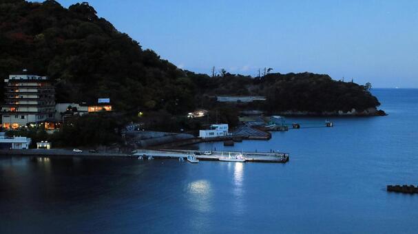 晩秋、早朝の土肥港 晩秋,早朝,土肥港の写真素材