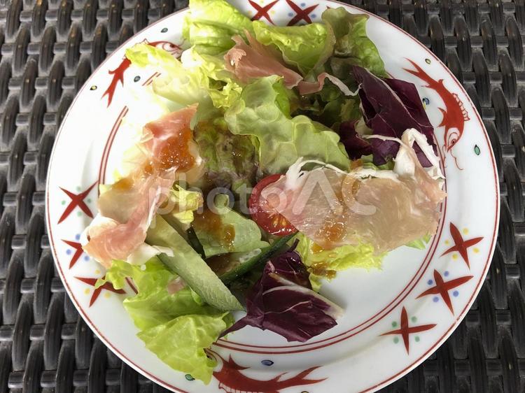 生ハムとレタスとミニトマトとのサラダ サラダ,レタス,ミニトマトの写真素材