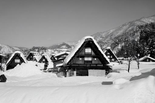 雪の白川郷 雪の白川郷 白黒,萱葺,集落の写真素材