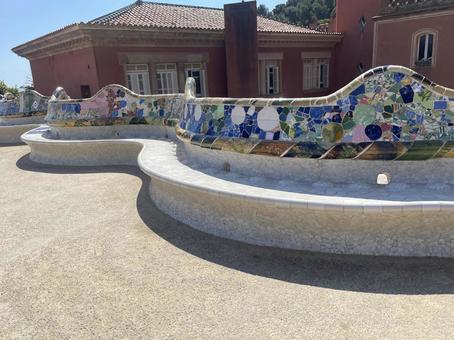 波型ベンチとテラス広場(グエル公園) 波型ベンチとテラス広場(グエル公園) バルセロナ,スペイン,グエル公園の写真素材