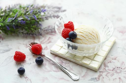 アイスクリームとフルーツ1 アイスクリームとフルーツ1 アイス,アイスクリーム,バニラの写真素材
