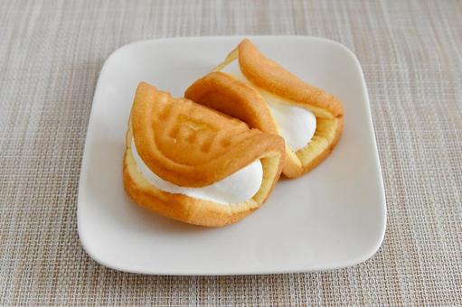 クリームワッフル クリームワッフル,ワッフル,ホイップクリームの写真素材