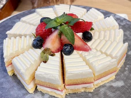ショートケーキ ケーキ,デザート,バイキングの写真素材