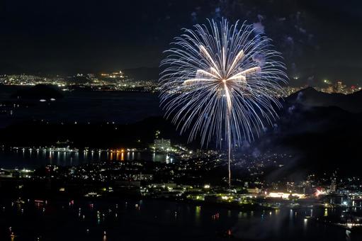 呉海上花火大会2025中盤3 呉海上花火大会2025中盤3 花火,花火大会,海上花火大会の写真素材