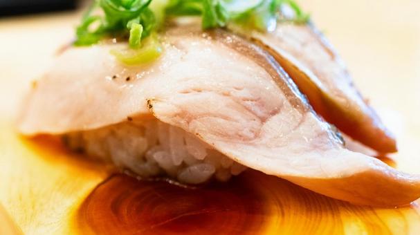 ハマチのネギ塩炙りのにぎり寿司 ハマチのネギ塩炙りのにぎり寿司 ハマチ,寿司,ネギ塩の写真素材