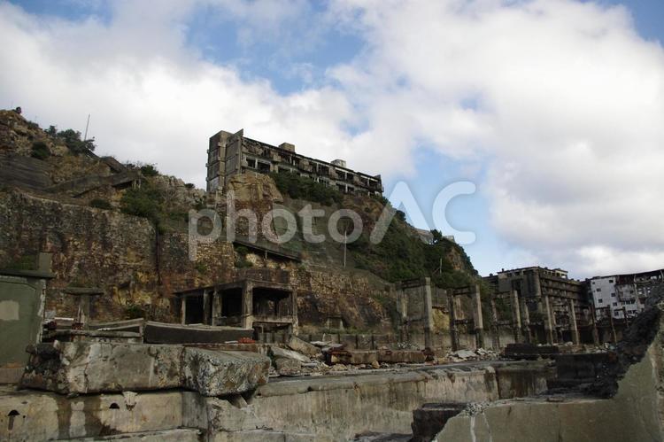 軍艦島の廃墟と青空　端島　長崎 軍艦島,端島,長崎の写真素材