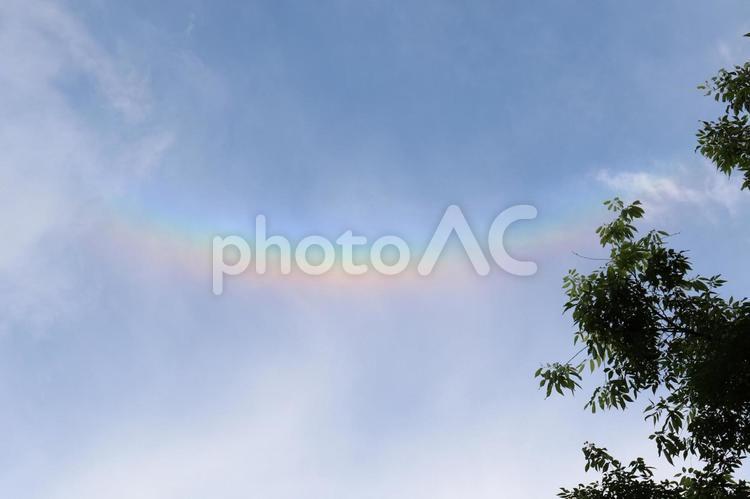 青空に虹色の光の帯、環水平アーク 虹色,光,環水平アークの写真素材