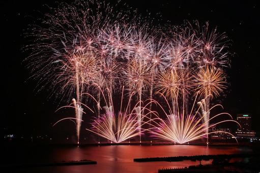 晩夏の熱海海上花火大会 16 晩夏の熱海海上花火大会 16の写真