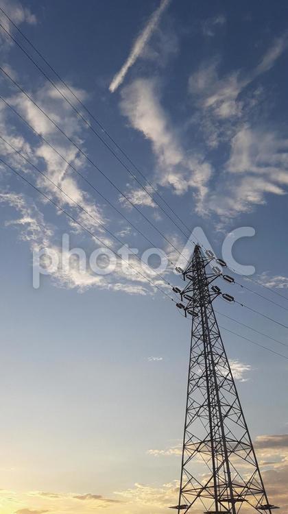 鉄塔と空 鉄塔,空,雲の写真素材