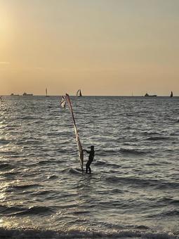 海のきらめき 海,夕方,波の写真素材