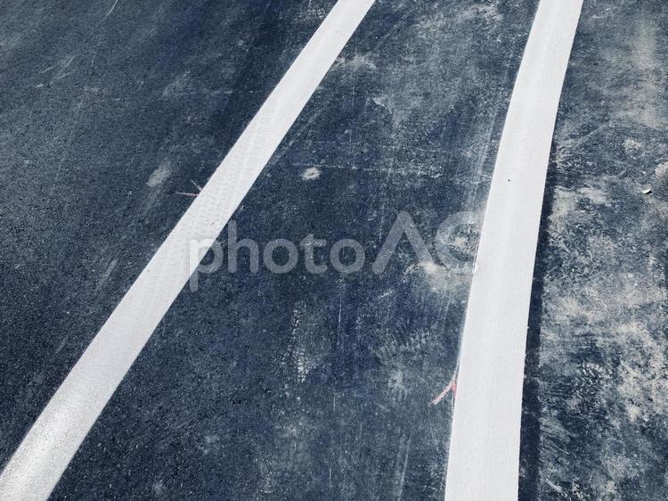 真新しい白線と道路 真新しい,白線,道路の写真素材