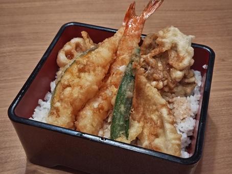 お蕎麦屋さんの「てん重」 お蕎麦屋さんの「てん重」の写真
