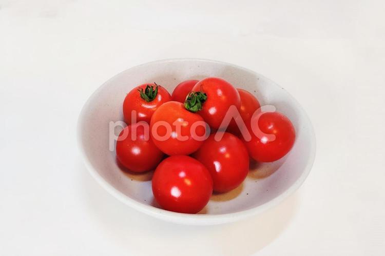ミニトマト　小鉢入り　横から ミニトマト,プチトマト,小鉢の写真素材