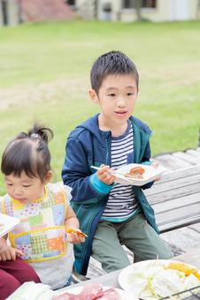 家族でBBQ 家族でBBQ バーベキュー,bbq,家族の写真素材