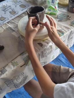 陶芸をする子供 陶芸,陶芸体験,マグカップ作成の写真素材