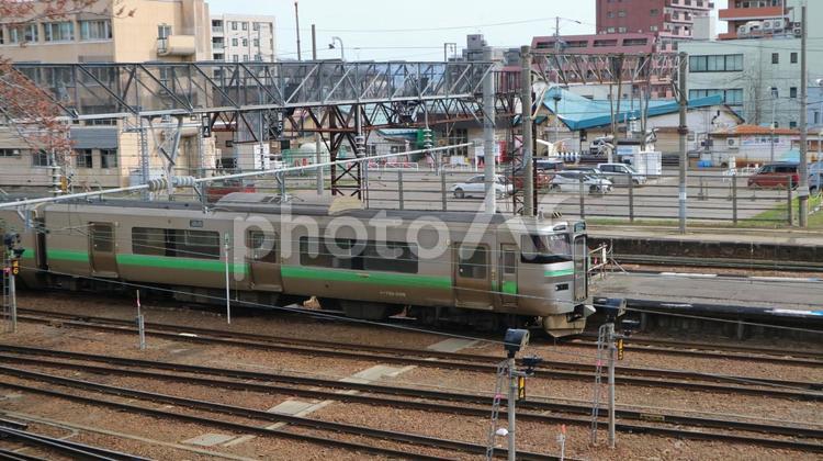 JR北海道小樽駅とキハ201系気動車 jr北海道,小樽駅,小樽駅ホームの写真素材