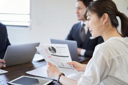 View meeting materials Japanese female business woman, business woman, conference, data, JPG