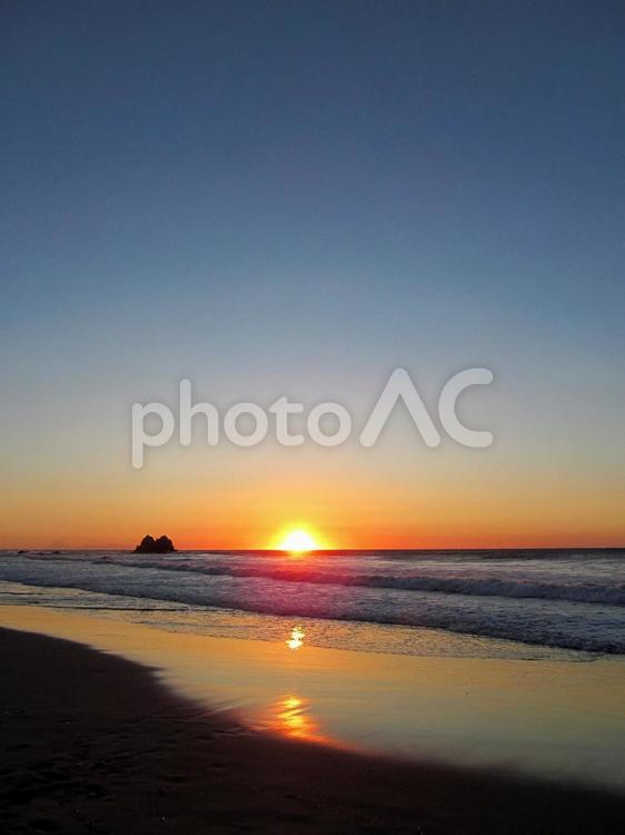 日の出の風景 太陽,日の出,青空の写真素材
