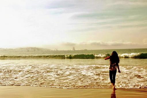 浜辺 浜辺 海,女性,美しいの写真素材