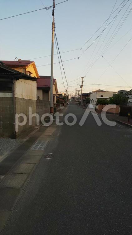 夕方の住宅地-東公園台 夕方,薄暗い,地方の写真素材