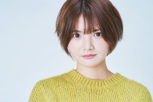 真顔のショートカットの女性 真顔のショートカットの女性 女性,若い,20代の写真素材