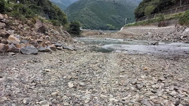 石が広がる山間の河原 河原,川,河川の写真素材