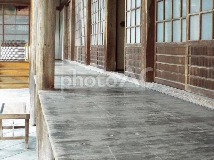 【風景写真】お寺の廊下 風景,景色,廊下の写真素材