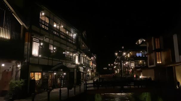 千と千尋の神隠しの舞台 銀山温泉の街並み 千と千尋の神隠しの舞台 銀山温泉の街並みの写真