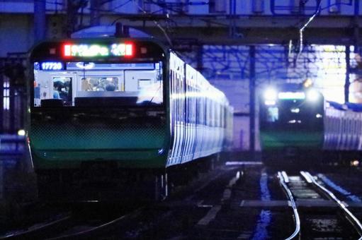 Yamanote Line during rush hour, JPG Yamanote Line during rush hour, JPG