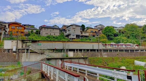 能勢電車笹部駅を出発する「藍彩」 駅,駅舎,笹部の写真素材
