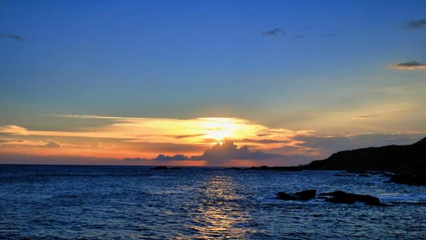 夕日が海に沈む写真 夕日,景色,風景の写真素材