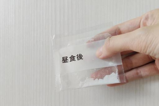 昼食後の薬 昼食後の薬 薬,粉薬,昼食後の写真素材