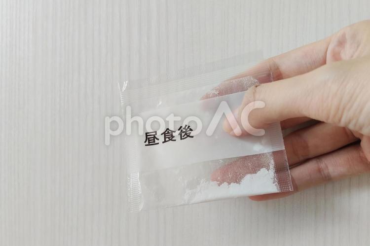 昼食後の薬 薬,粉薬,昼食後の写真素材