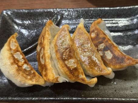 餃子 餃子 焼き餃子,おいしい,ぎょうざの写真素材
