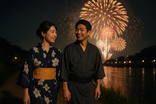 花火を背に歩くカップル 花火を背に歩くカップルの写真