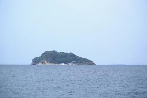 神奈川県横須賀のうみかぜ公園から見た猿島 神奈川県横須賀のうみかぜ公園から見た猿島の写真