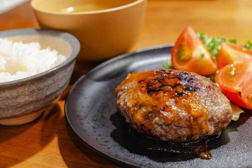 ハンバーグの夕食 ハンバーグの夕食の写真