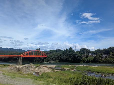 穏やかな夏空と球磨川にかかる天狗橋 穏やかな夏空と球磨川にかかる天狗橋 天狗橋,熊本,熊本県の写真素材