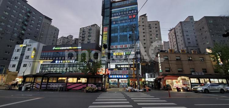 韓国ソウル　夜の繁華街 韓国,ソウル,繁華街の写真素材