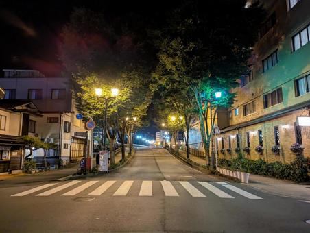 信号機のない交差点～道路標識のある風景～ 並木道,街路樹,ライトアップの写真素材