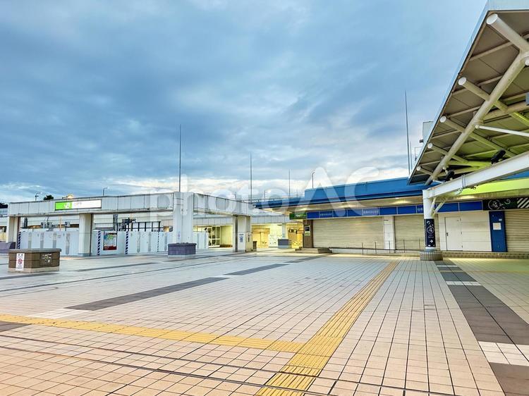 早朝の上野の街並み　パンダ橋 上野駅正面玄関口,上野駅前,台東区の写真素材