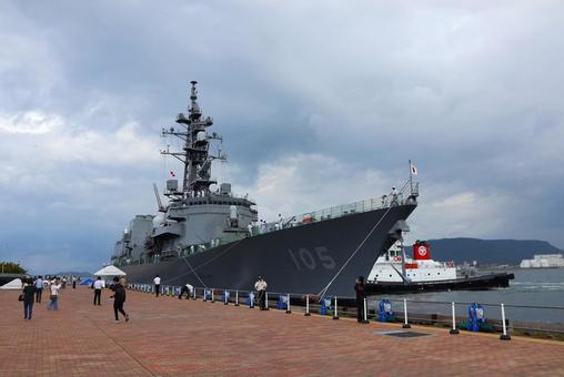 ９月下旬の高松港に寄港する護衛艦いなづま 護衛艦いなづま,海上自衛隊,寄港の写真素材