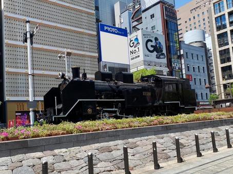 新橋駅前のSL横から 新橋駅前のSL横から sl,駅,建物の写真素材