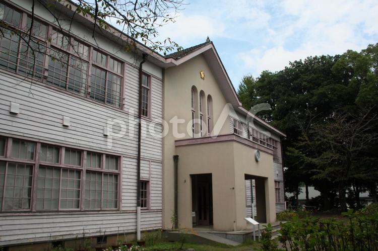 昔ながらの学校＠府中の森 建物,学校,木造建築の写真素材