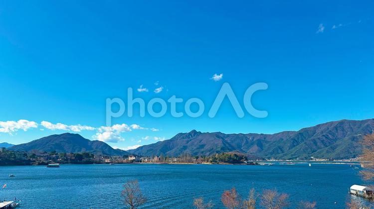 晴天と河口湖　山梨県富士河口湖町 湖,山梨県,富士河口湖町の写真素材