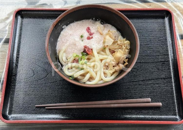 冷たい梅とろろうどん 冷たい,梅,とろろの写真素材