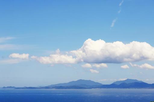 海と青い空と夏の雲 海と青い空と夏の雲の写真