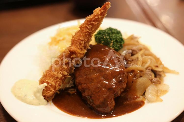 エビフライとハンバーグの定食 定食,エビフライ,ハンバーグの写真素材