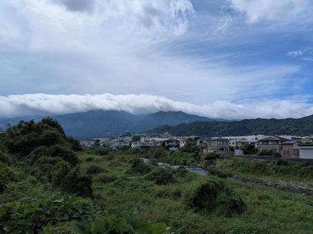 山にかかる雲 山にかかる雲 の写真